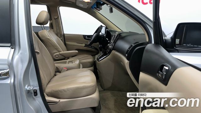 Kia Canival 2011 — photo 11