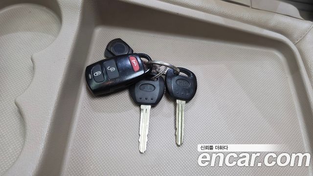 Kia Canival 2011 — photo 19
