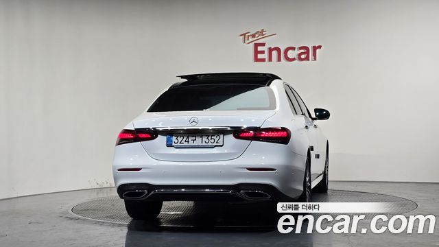 Mercedes-Benz E-Class 2021 — photo 4