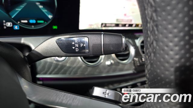 Mercedes-Benz E-Class 2021 — photo 9