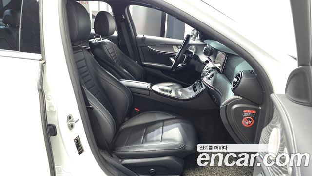 Mercedes-Benz E-Class 2021 — photo 11