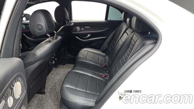 Mercedes-Benz E-Class 2021 — photo 12