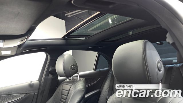Mercedes-Benz E-Class 2021 — photo 17