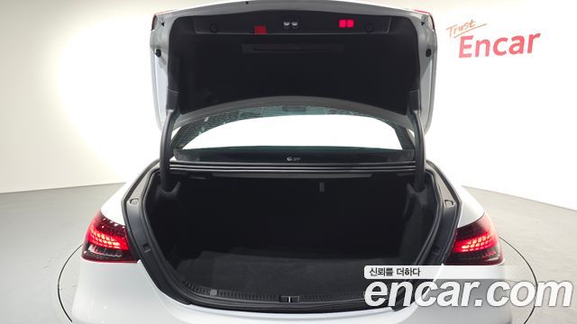 Mercedes-Benz E-Class 2021 — photo 18