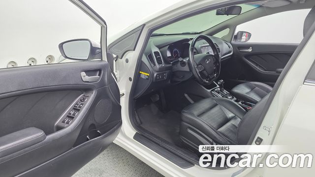 Kia K3 2017 — photo 10