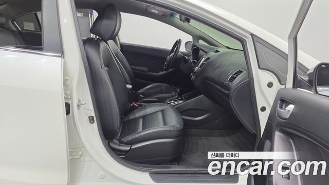 Kia K3 2017 — photo 11