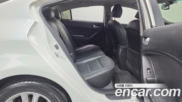 Kia K3 2017 — photo 12