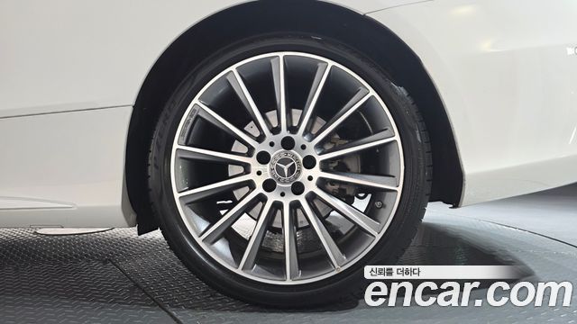 Mercedes-Benz C-Class 2023 — photo 7