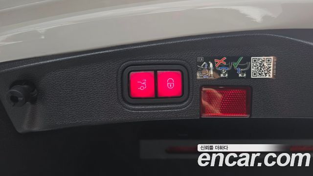 Mercedes-Benz C-Class 2023 — photo 27