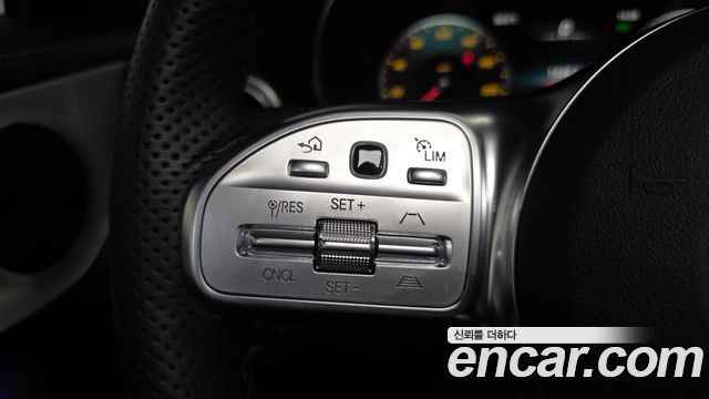 Mercedes-Benz C-Class 2023 — photo 30