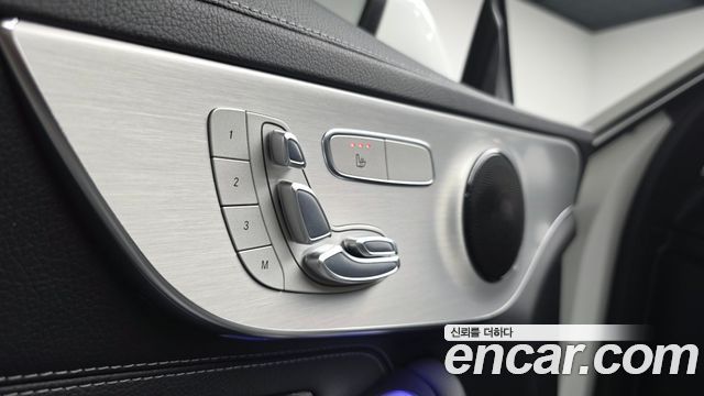 Mercedes-Benz C-Class 2023 — photo 31