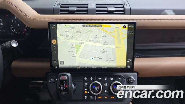 Land Rover Defender 2026 — photo 14
