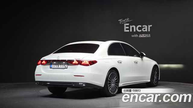 Mercedes-Benz E-Class 2024 — photo 2