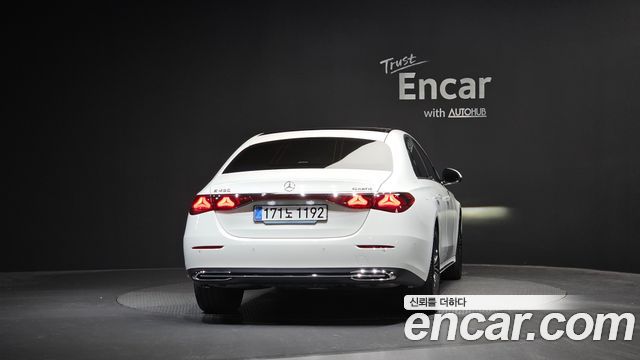 Mercedes-Benz E-Class 2024 — photo 4