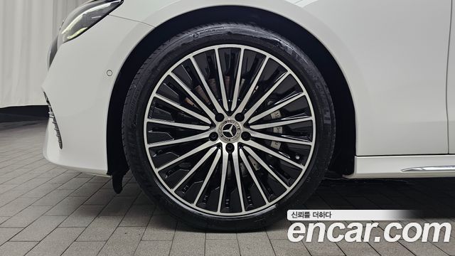 Mercedes-Benz E-Class 2024 — photo 5