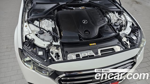 Mercedes-Benz E-Class 2024 — photo 6