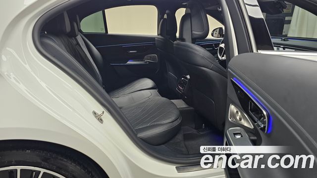 Mercedes-Benz E-Class 2024 — photo 17