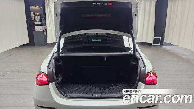Mercedes-Benz E-Class 2024 — photo 25