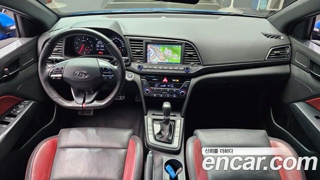 Hyundai AVANTE 2018 — photo 10