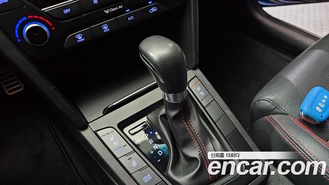 Hyundai AVANTE 2018 — photo 12