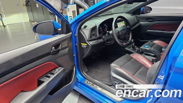 Hyundai AVANTE 2018 — photo 13