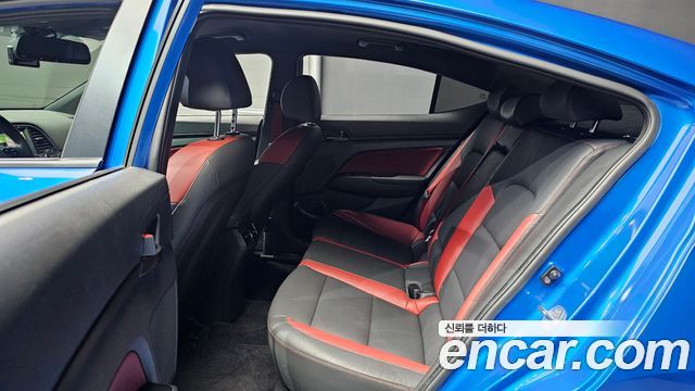 Hyundai AVANTE 2018 — photo 17
