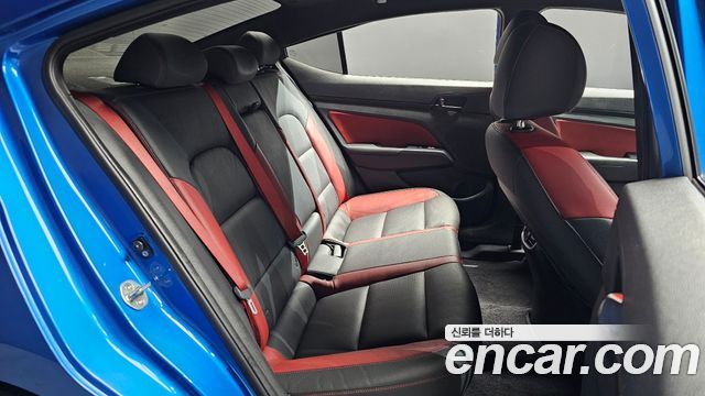 Hyundai AVANTE 2018 — photo 18