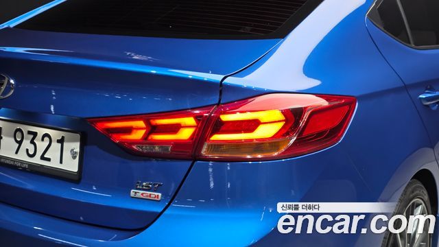 Hyundai AVANTE 2018 — photo 9