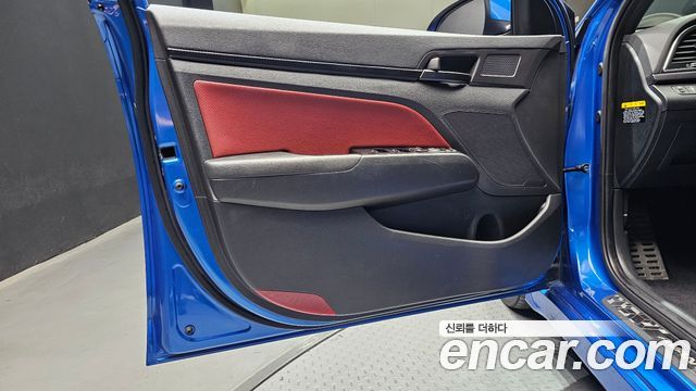 Hyundai AVANTE 2018 — photo 14