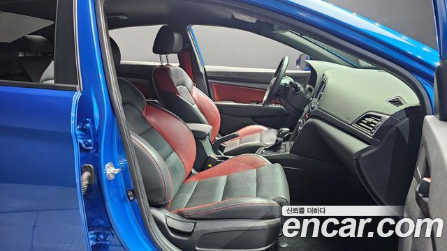 Hyundai AVANTE 2018 — photo 16