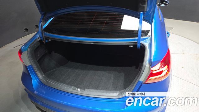 Hyundai AVANTE 2018 — photo 31