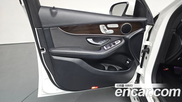 Mercedes-Benz GLC-Class 2020 — photo 14