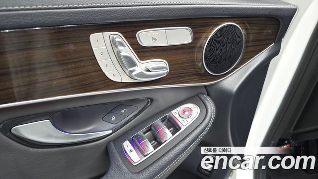 Mercedes-Benz GLC-Class 2020 — photo 30