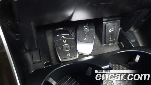 Mercedes-Benz GLC-Class 2020 — photo 35