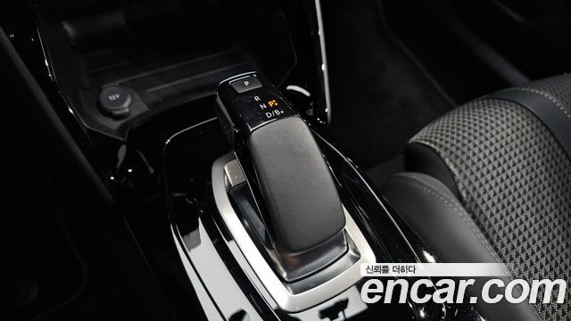 Peugeot 2008 2022 — photo 12