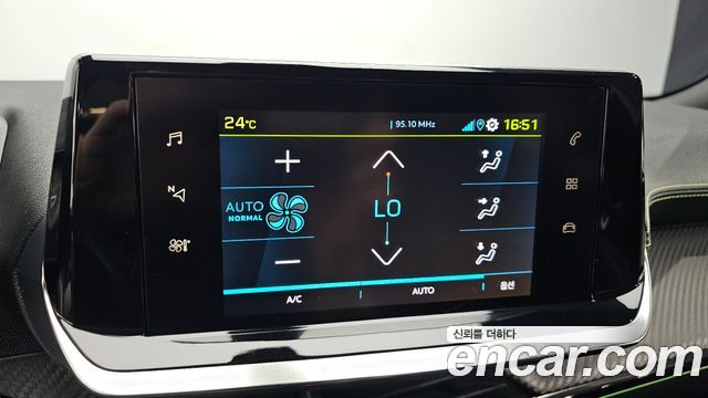 Peugeot 2008 2022 — photo 32