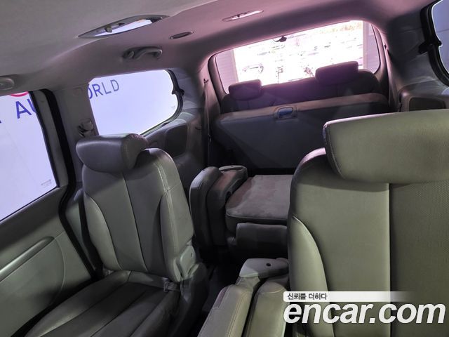 Kia Canival 2010 — photo 8