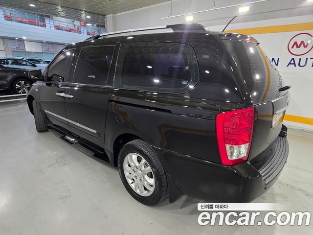 Kia Canival 2010 — photo 18