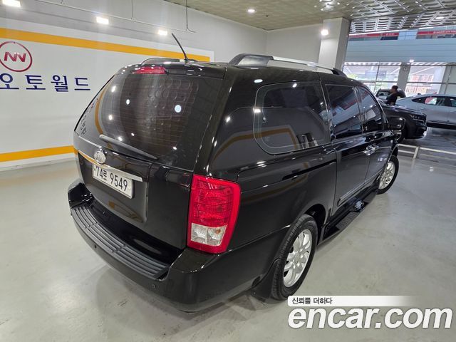 Kia Canival 2010 — photo 20