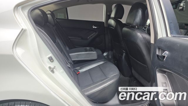 Kia K3 2015 — photo 19