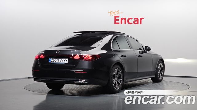 Mercedes-Benz E-Class 2025 — photo 2