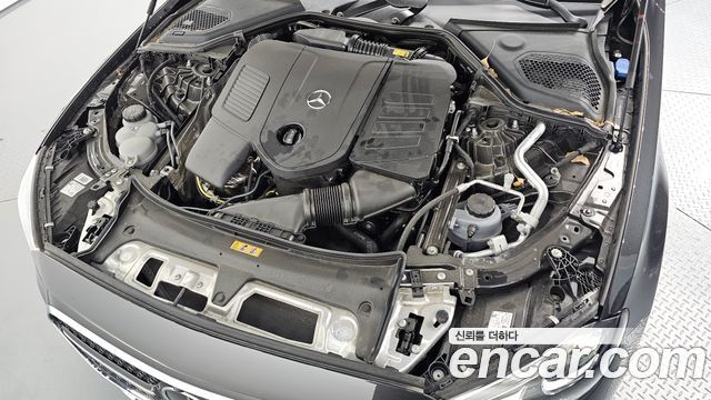 Mercedes-Benz E-Class 2025 — photo 6