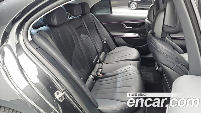 Mercedes-Benz E-Class 2025 — photo 17