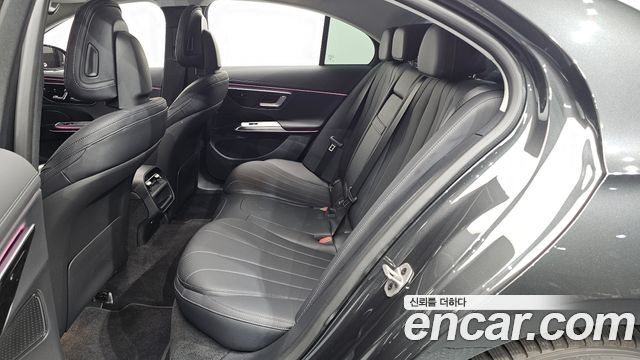 Mercedes-Benz E-Class 2025 — photo 18