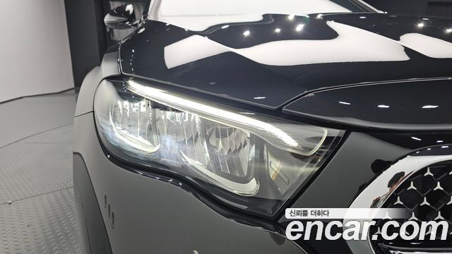 Mercedes-Benz E-Class 2025 — photo 8