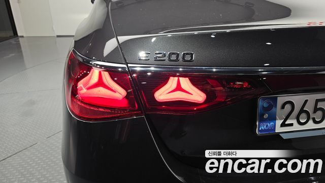 Mercedes-Benz E-Class 2025 — photo 9