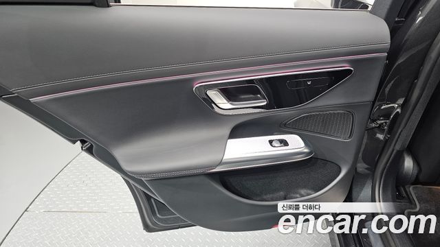 Mercedes-Benz E-Class 2025 — photo 15