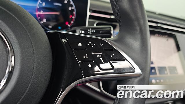 Mercedes-Benz E-Class 2025 — photo 28