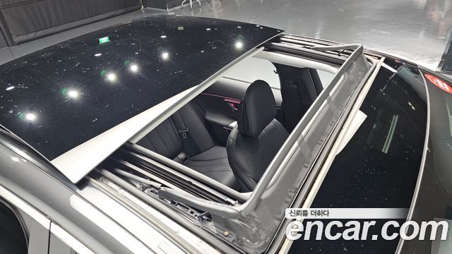 Mercedes-Benz E-Class 2025 — photo 30
