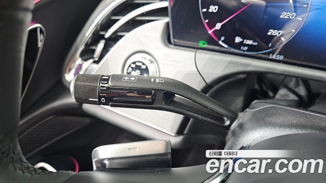 Mercedes-Benz E-Class 2025 — photo 31
